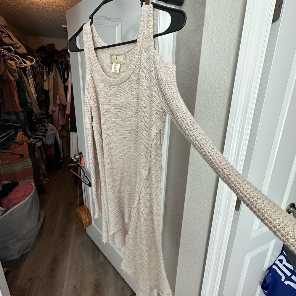 Bohemian Ruby Moon Blouse /Sweater Size Small. Flowy, Bottom flares out, Knit.